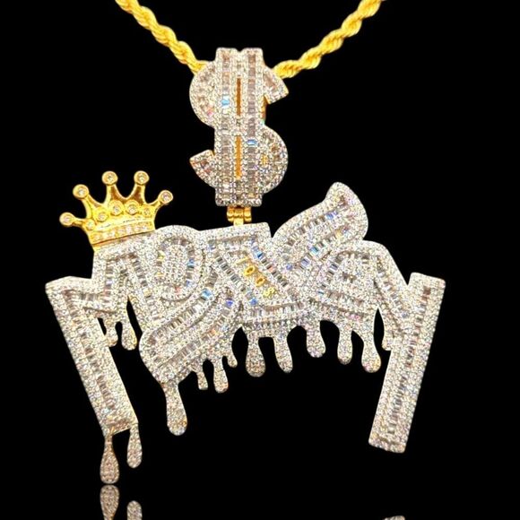 14K Bi-Color Finish Crown Money - Free 24" x 3mm Rope Chain. - Picture 1 of 8